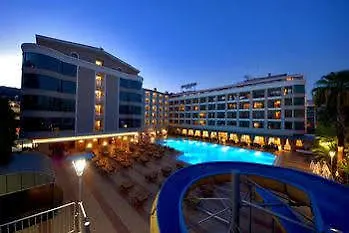 Ξενοδοχείο Pasa 4*